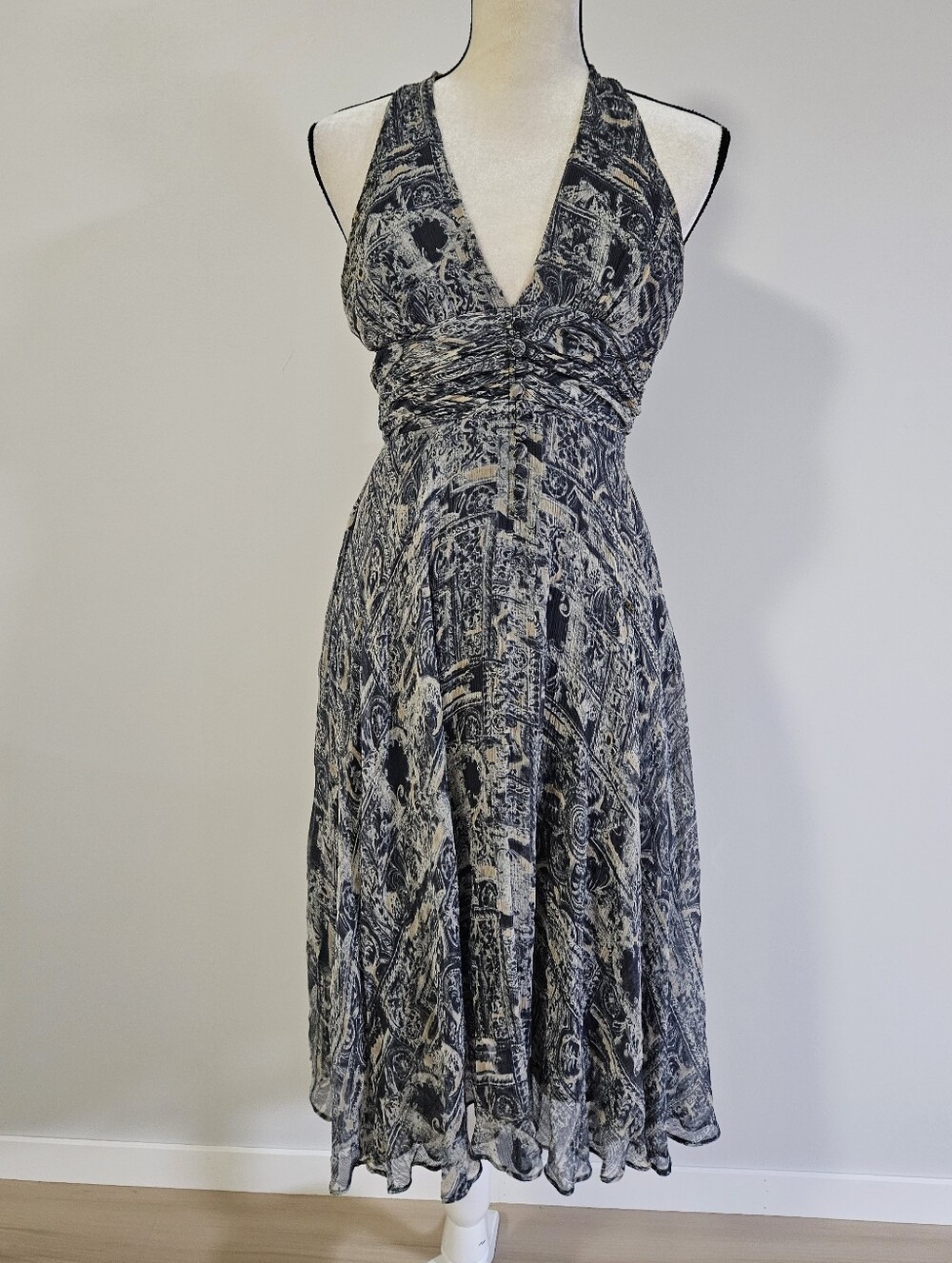 BCBG Max Azria Women’s Size 2 100% Silk Print Halter Dress